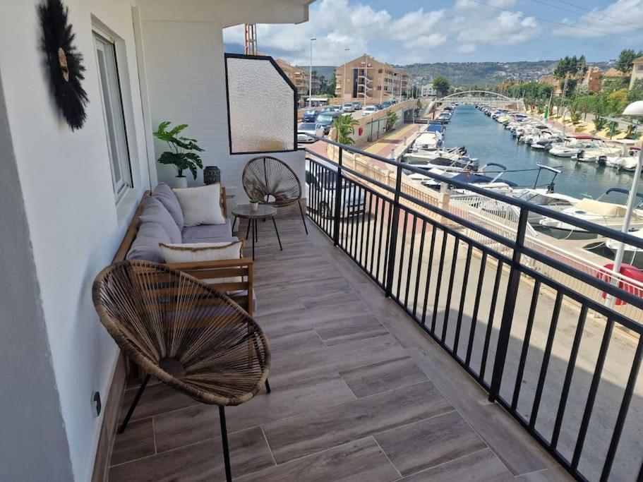 Waterfront 3 Bed Apartment, 90M From The Beach Platja de Larenal Kültér fotó