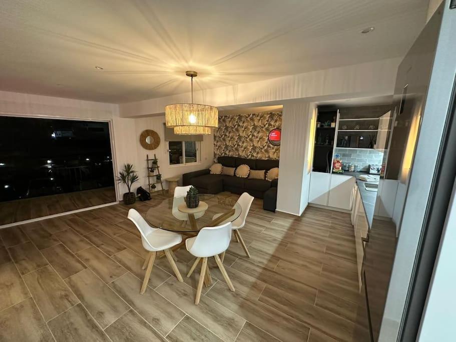 Waterfront 3 Bed Apartment, 90M From The Beach Platja de Larenal Kültér fotó