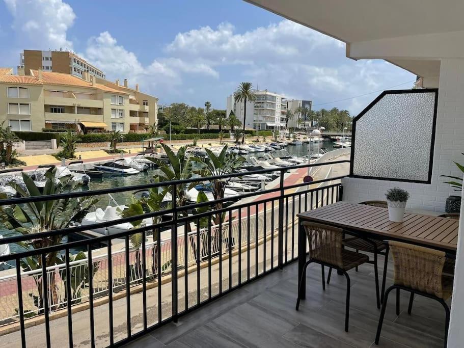 Waterfront 3 Bed Apartment, 90M From The Beach Platja de Larenal Kültér fotó
